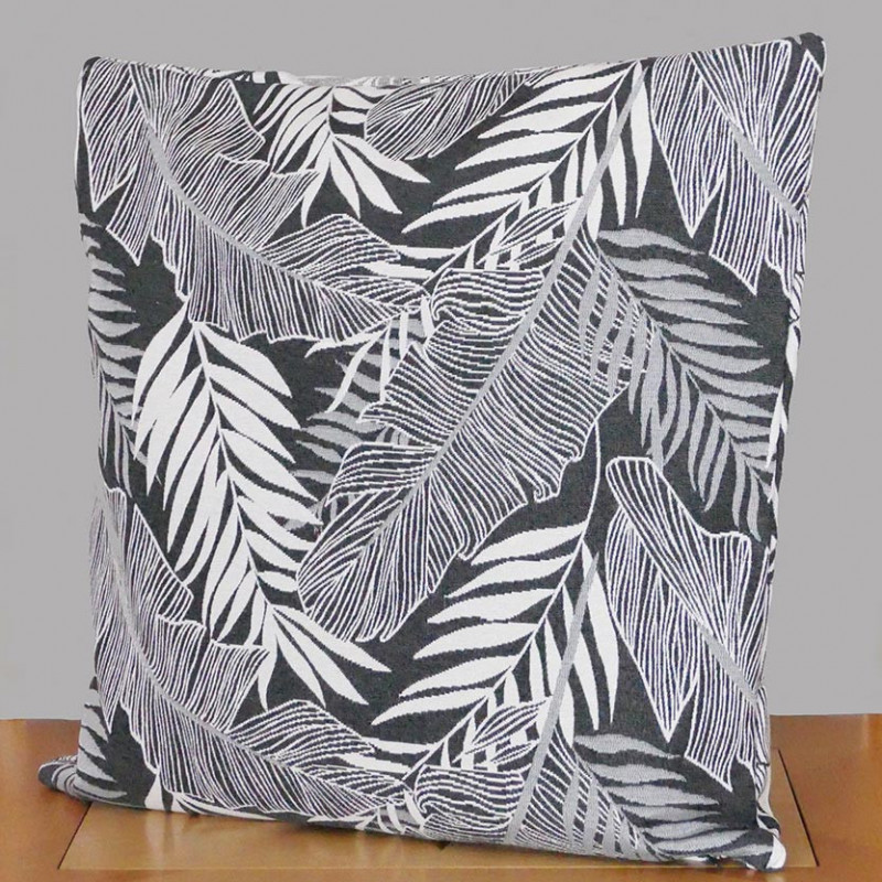 Stilvolles Dekokissen mit dichten Farn- und Palmblättern in Anthrazit und Weiß aus strukturiertem Jacquard-Webstoff.