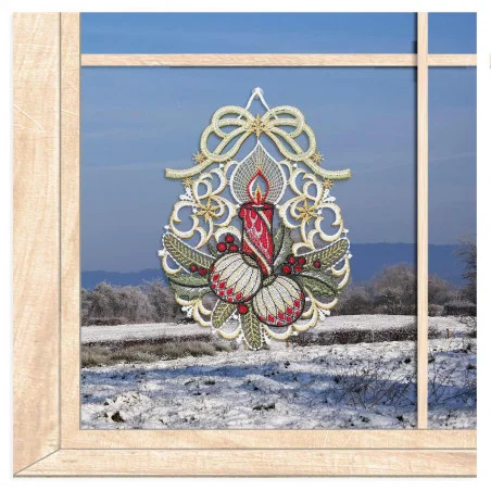 Luftspitze-Fensterbild Kerze mit Kugeln