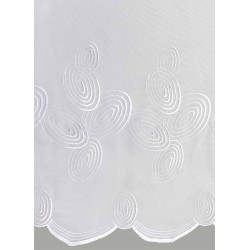 Detailaufnahme der Kringel-Stickerei auf weißem Voile, hochwertige Plauener Spitze mit bogenförmigem Abschluss.