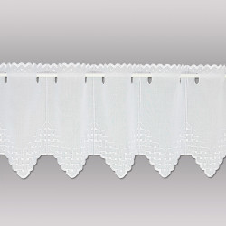 Halbtransparenter weißer Bistrovorhang mit geometrischer Stickerei und Stangendurchzug.  30 cm hoch