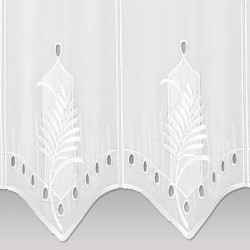 Detailaufnahme Plauener Spitze mit Farn-Stickerei und präzisen Lochstickereien am Bogensaum, Heimtextilien.