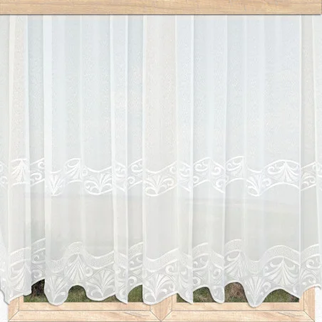 Bestickter weißer Stickerei-Store Belana am fenster