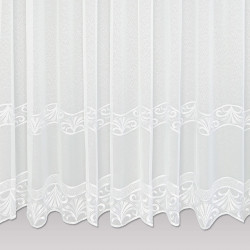 Freigestellte weiße Gardine mit bogenförmigem Abschluss und feiner Stickerei aus hochwertiger Spitze.