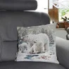 Winterlicher Gobelin-Kissenbezug Eisbärenfamilie 45x45 cm im Sessel