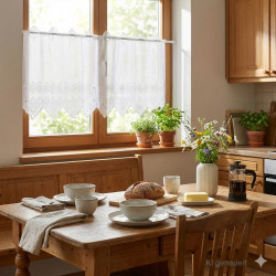 Scheibengardine Lisa am Fenster in der Küche