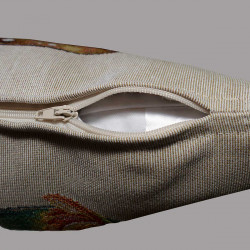 Hier ist die Kissenhülle von unten mit dem verdeckten Reissverschluss abgebildet.