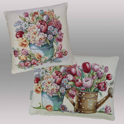 Verleihen Sie Ihrem Wohnzimmer eine frische, lebendige Atmosphäre mit unseren Zierkissen "Frühling". Das detailreiche Motiv zeigt ein prachtvolles Arrangement aus Tulpen, Narzissen und weiteren Frühlingsblühern in einem nostalgischen Eimer oder einer Gießkanne.