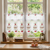 Modern bestickte Küchengardine Kirsch-Cupcake in 40 cm Höhe an einem schönen Fenster mit einer freundlichen Dekoration.