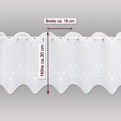 Die Stickereigardine Mila in 30 cm Höhe wurde vor einen grauen Hintergrund gehängt und mir Massangaben versehen.