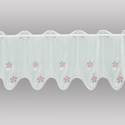 die sektfarbene Scheibengardine, bestickt mit roten Blüten in 30 cm Höhe auf grauem Hintergrund