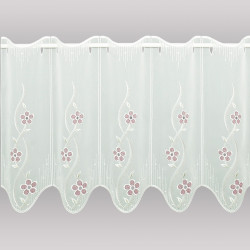 die sektfarbene Scheibengardine, bestickt mit roten Blüten in 45 cm Höhe auf grauem Hintergrund