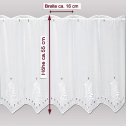 Abmessungen der weißen Plauener Spitze Gardine: Höhe ca. 55 cm, Rapportbreite ca. 16 cm für Maßanfertigung.