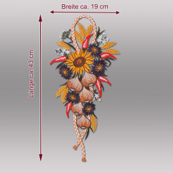 Maße für Fensterbild Zwiebelzopf: 43 cm Länge und 19 cm Breite, traditionelle Plauener Spitze Stickerei.