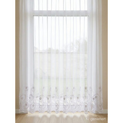 Halbtransparenter weißer Store-Vorhang mit elegantem Pfauenauge-Stickmuster am Saum, hochwertige Fensterdekoration.