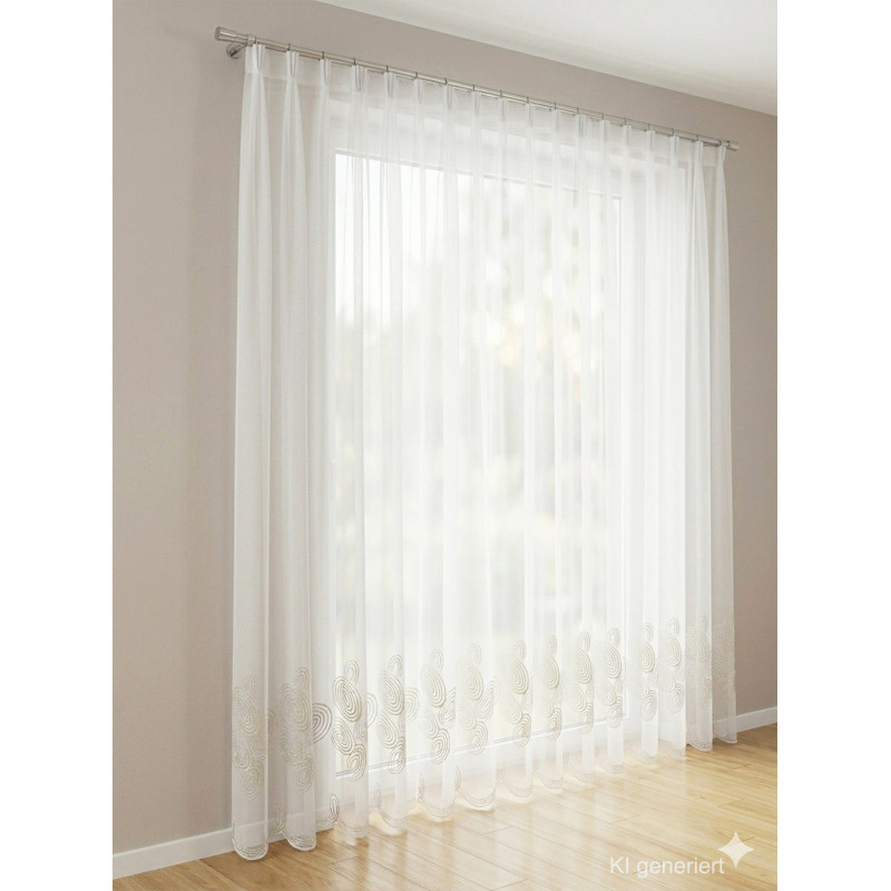 Halbtransparenter weißer Store mit eleganter Kringel-Stickerei am Saum, Maßanfertigung aus Plauener Spitze für Fenster.