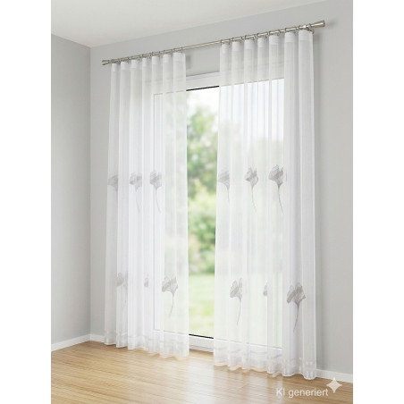 Halbtransparenter weißer Store mit gestickten Gingko-Blättern, moderne Fensterdekoration aus Plauener Spitze nach Maß.