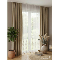 Halbtransparenter weißer Store mit beiger Stickerei im Wohnzimmer, kombiniert mit blickdichten Vorhängen in Sandbeige.