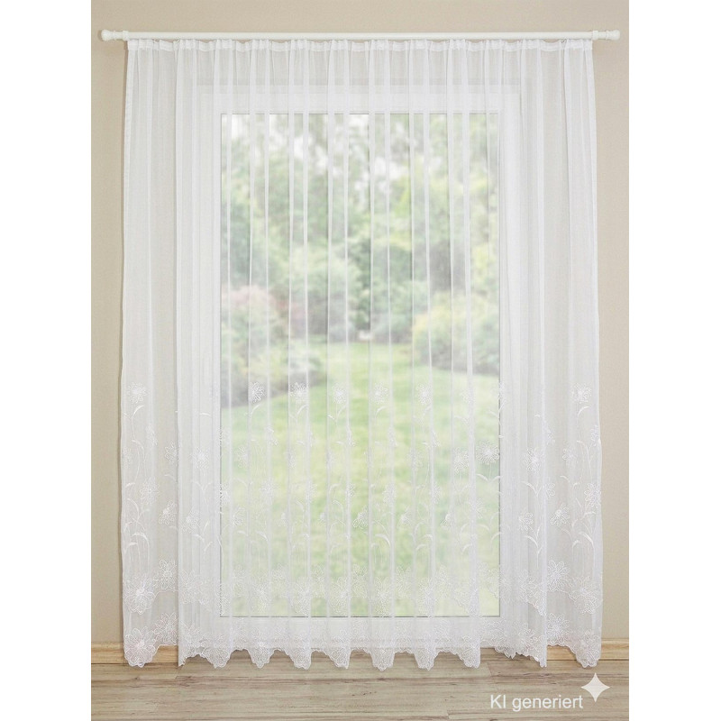 Klassischer weißer Fenster-Store mit  Blumen-Stickerei und Bogensaum, lichtdurchlässige Gardine.