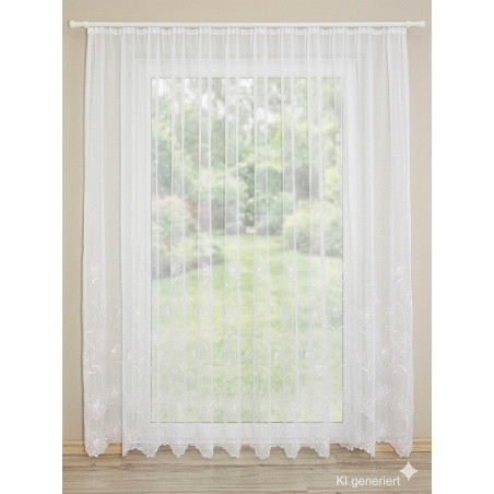 Klassischer weißer Fenster-Store mit  Blumen-Stickerei und Bogensaum, lichtdurchlässige Gardine.