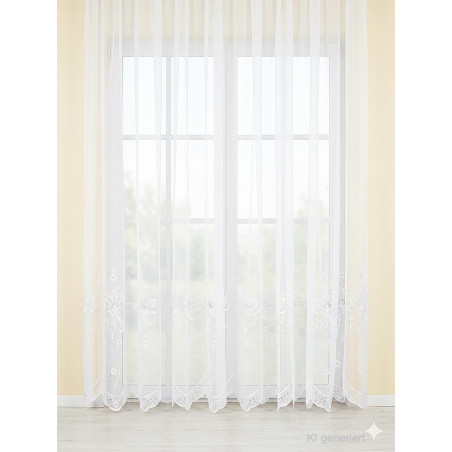 Halbtransparenter weißer Fensterstore mit eleganter floraler Stickerei-Borte und bogenförmigem Saumabschluss.