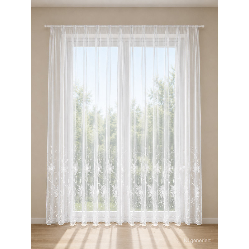 Lichtdurchlässiger Fenster-Store Corinna in Reinweiß, hochwertige Stickerei für ein helles, freundliches Ambiente.