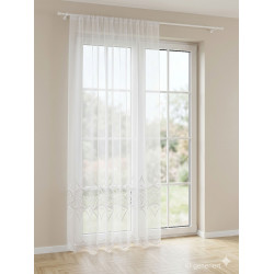 Halbtransparenter Store Adriana mit bogenförmiger Plauener Spitze in Weiß-Beige, elegante Heimtextilien für das Wohnzimmer.