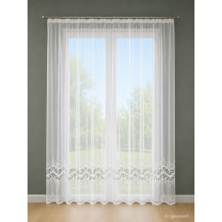 Halbtransparenter Store Alexandra in Weiß-Beige mit eleganter Bogenspitze, exklusive Fensterdekoration für ein warmes Flair.