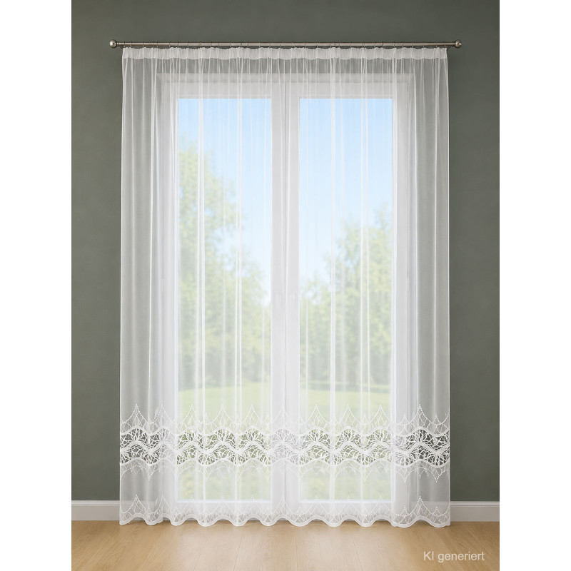 Halbtransparenter Store Alexandra in Weiß-Beige mit eleganter Bogenspitze, exklusive Fensterdekoration für ein warmes Flair.