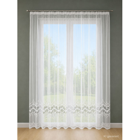 Halbtransparenter Store Alexandra in Weiß-Beige mit eleganter Bogenspitze, exklusive Fensterdekoration für ein warmes Flair.