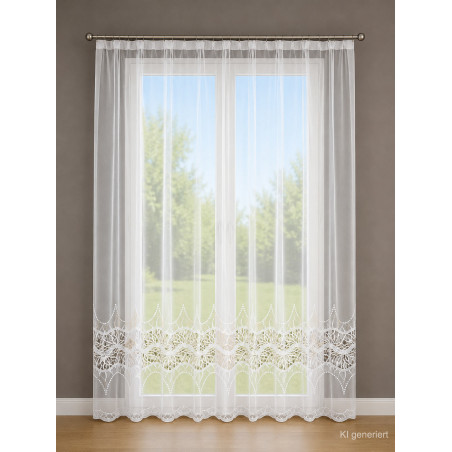 Halbtransparente Gardine Alexandra in Weiß-Taupe, feine Plauener Bogenspitze mit Wellen-Muster für exklusive Fensterdeko.