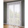 Weißer Store Silvja aus Plauener Spitze mit dezentem Linien-Design am hellen Fenster für zeitlose Heimtextilien-Deko.
