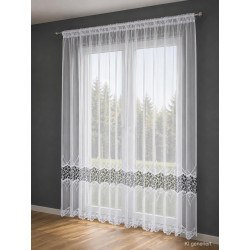 Halbtransparente Gardine Adriana mit eleganten anthrazitfarbenen Stickereien, hochwertige Plauener Spitze am Fenster.