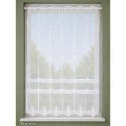 Elegante Scheiben-Raffgardine aus Plauener Spitze, halbtransparentes Bistro-Design mit klassischer Stickerei am hellen Fenster.