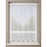 Halbtransparente weiße Clipstore-Gardine mit gestickten Wellen-Motiven und Bogenabschluss vor einem hellen Fenster im Raum.