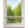 Transparente Scheibengardine mit farbenfrohen Sonnenblumen aus Plauener Spitze vor hellem Hintergrund.