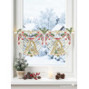 Transparenter Plauener Spitze mit weihnachtlicher Glocken-Bestickung am hell erleuchteten Fenster.
