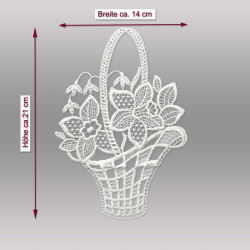 Maße für Fensterbild Blumenkorb aus Plauener Spitze: Breite ca. 14 cm, Höhe ca. 21 cm, edle Heimtextilien Fensterdeko.