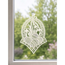 Fensterbild Ostereier aus cremefarbener Plauener Spitze am Fenster, feine Osterdeko Frühlingsdeko Heimtextilien.