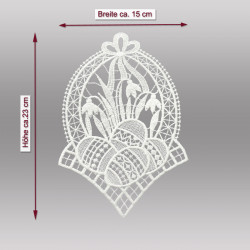 Maße für Fensterbild Ostereier aus Plauener Spitze: Breite ca. 15 cm, Höhe ca. 23 cm, Osterdeko Heimtextilien.