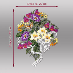 Fensterbild Blumenstrauß aus Plauener Spitze mit Maßangaben: Breite ca. 15 cm, Länge ca. 33 cm für Heimtextilien.