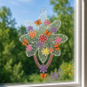 Gesticktes Fensterbild Frühlingsblumen aus Plauener Spitze am Fenster, bunte Frühlingsdeko für Heimtextilien.