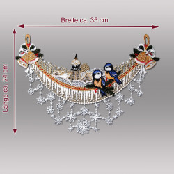 Produktgrafik mit Abmessungen des weihnachtlichen Fensterbildes "Winterbogen" aus Spitze (Breite 35 cm, Höhe 24 cm).