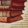 Nahaufnahme von gewebtem Gobelinstoff mit detailliertem Motiv alter Buchrücken in Rot- und Beigetönen für Kissen.
