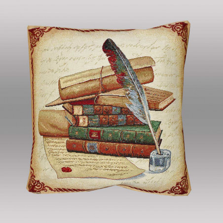 Hochwertige Gobelin-Kissenhülle mit nostalgischem Bücher-Design und braunem Rand vor grauem Hintergrund.