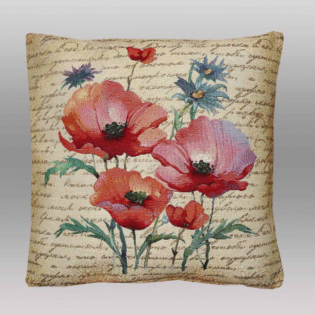 Hochwertige Gobelin-Kissenhülle mit floralem Mohn- und Kornblumen-Design freigestellt vor grauem Hintergrund.