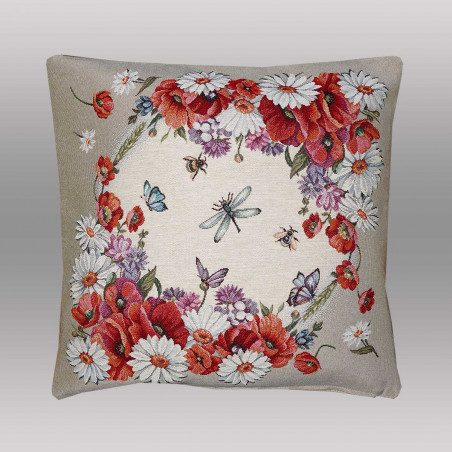 Hochwertige Gobelin-Kissenhülle mit naturgetreuem Wildmohn-Design freigestellt vor grauem Hintergrund.