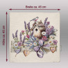 Quadratisches Dekokissen mit Lavendel- und Vogelhaus-Motiv, Maße ca. 45x45 cm für Heimtextilien-Onlineshop.