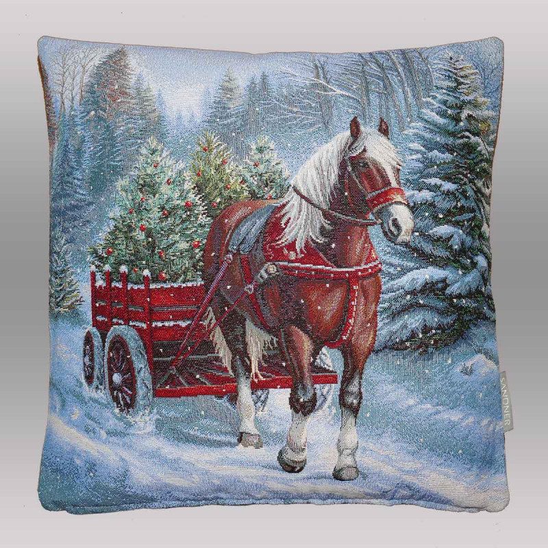 Gewebtes Dekokissen mit nostalgischem Winter-Motiv freigestellt vor grauem Hintergrund. Stilvolle Heimtextilien.
