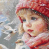 Detailaufnahme von gewebtem Dekokissen mit Winter-Motiv. Hochwertige Struktur und feine Webart der Heimtextilien.