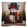 Weihnachtliches Gobelin-Dekokissen mit gewebtem Schneemann-Motiv und Vögeln auf hellem Grund freigestellt.